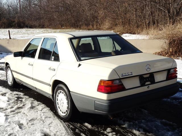 1989 Mercedes-Benz 300-Series 300E 300-E 2ND-OWNER! CLEAN AUTOCHECK! 45K Mls! - photo 3