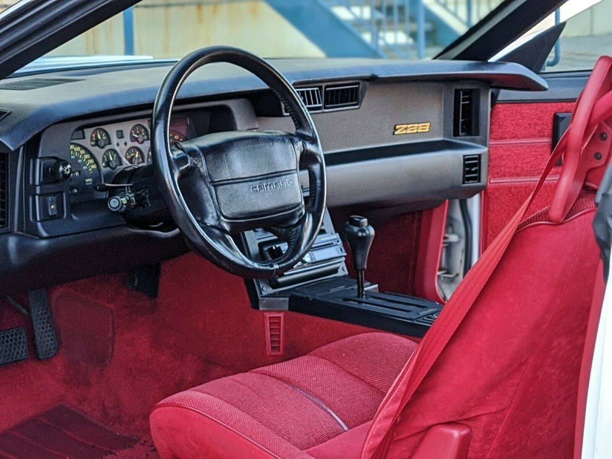 1991 Chevrolet Camaro NO RESERVE 53K MILES 5.7L RED INTERIOR I-ROC Z28!! - photo 10