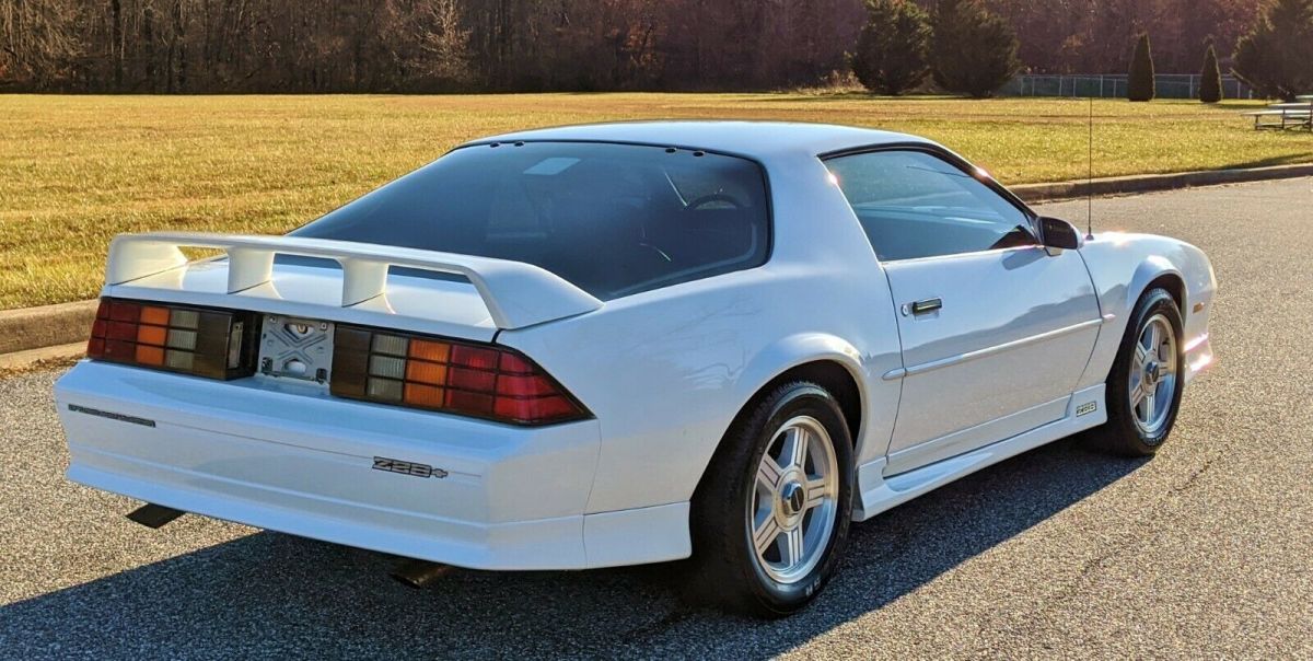 1991 Chevrolet Camaro NO RESERVE 53K MILES 5.7L RED INTERIOR I-ROC Z28!! - photo 2