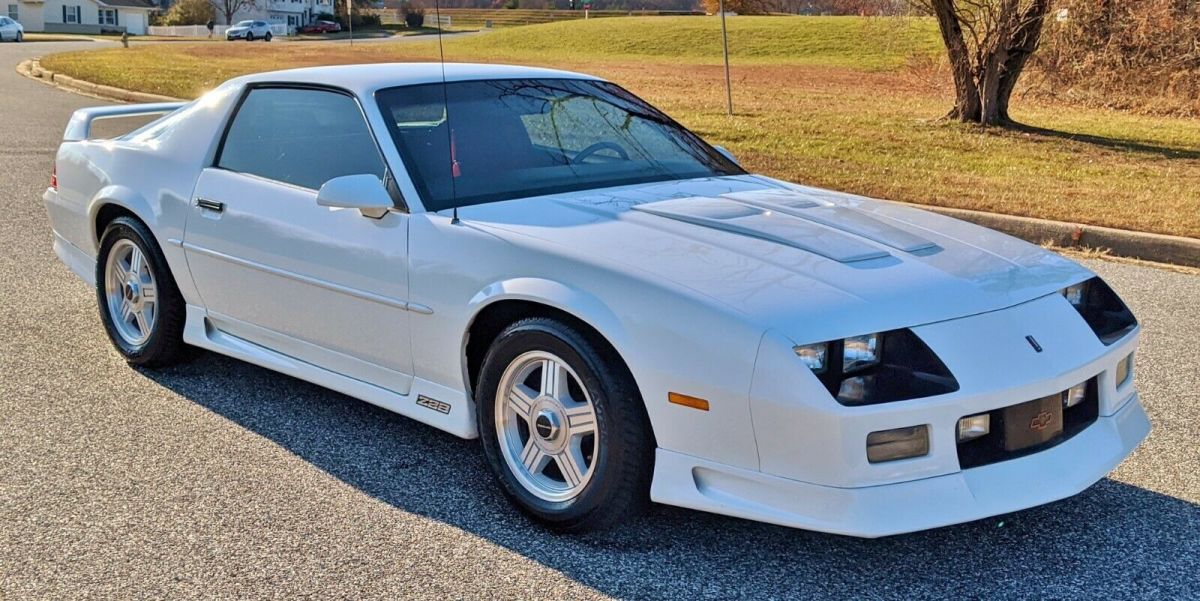 1991 Chevrolet Camaro NO RESERVE 53K MILES 5.7L RED INTERIOR I-ROC Z28!! - photo 4