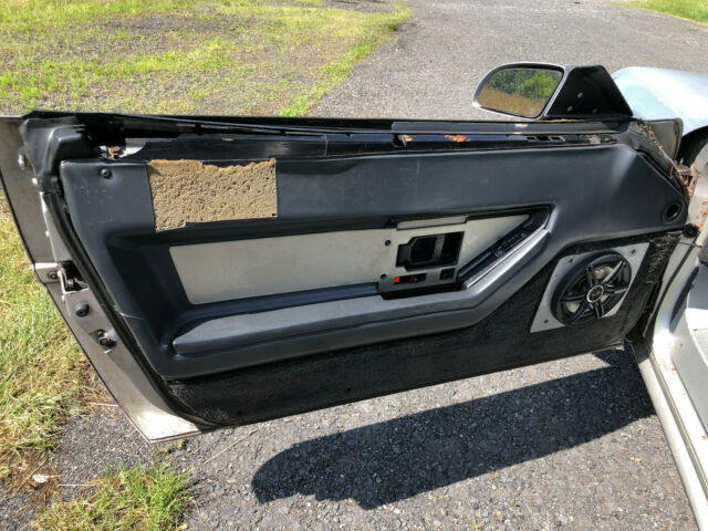 1987 Chevrolet Corvette 2-Door Targa-Top - photo 11