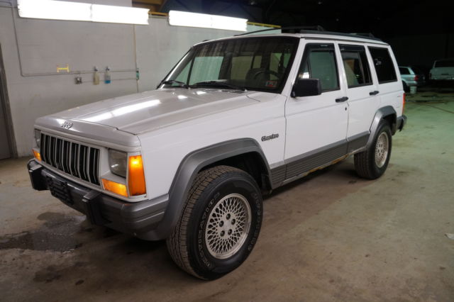 NO RESERVE...4x4...COUNTRY...CLEAN 1994 Jeep Cherokee 4x4 Country