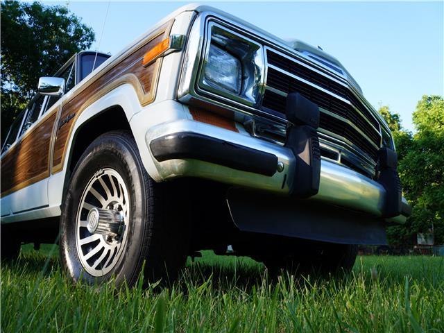 1991 Jeep Wagoneer -- - photo 8