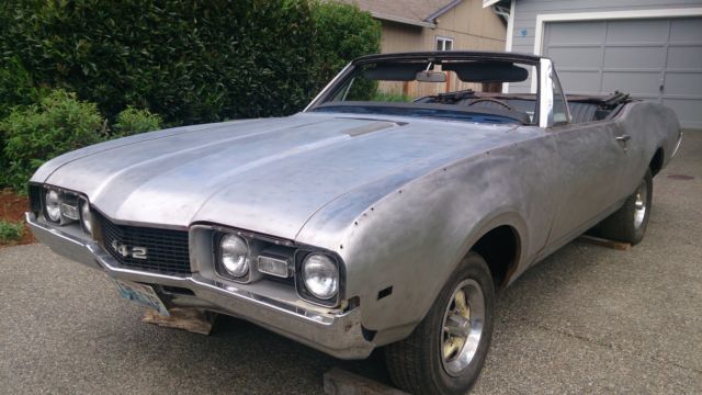 Not a Cutlass. A real Ebony black 442 convertible. Disc Brakes and 12 bolt posi 1968 Oldsmobile 442 Convertible. Very Solid. Nice colors and options!