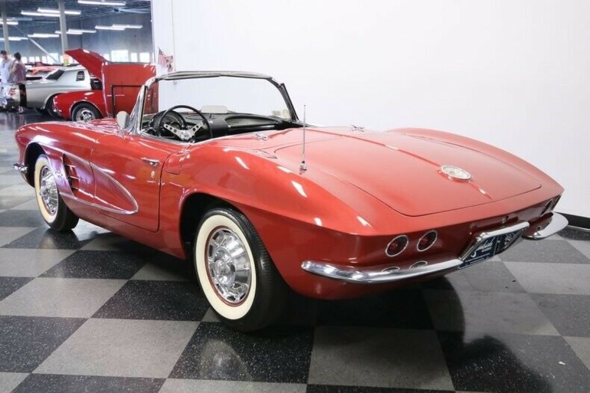 1961 Chevrolet Corvette Convertible - photo 10