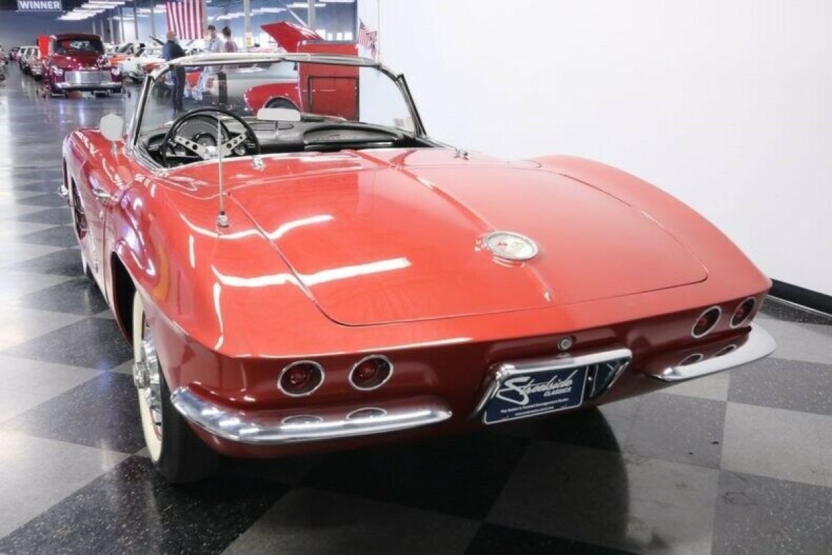 1961 Chevrolet Corvette Convertible - photo 11