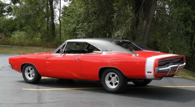 Numbers match motor H code 383 magnum /335hp, 4-speed transmission 1969 Dodge Charger