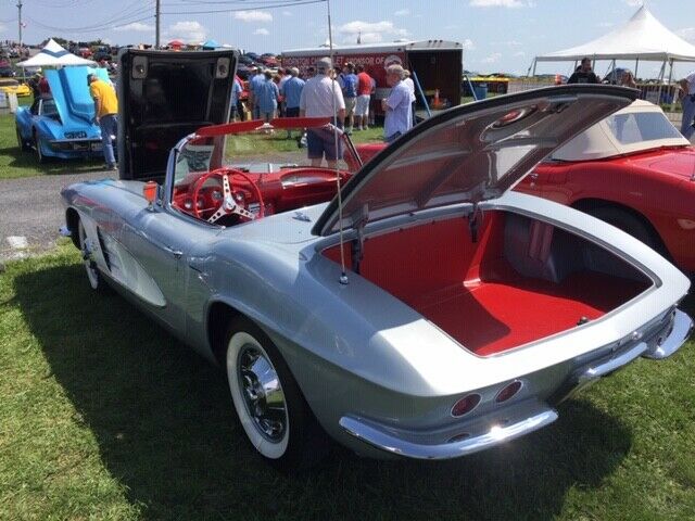 1961 Chevrolet Corvette - photo 3