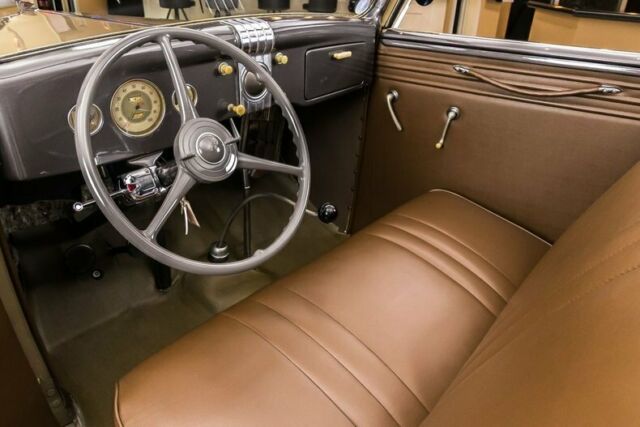 1935 Ford Cabriolet - photo 2
