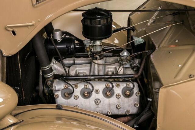 1935 Ford Cabriolet - photo 3