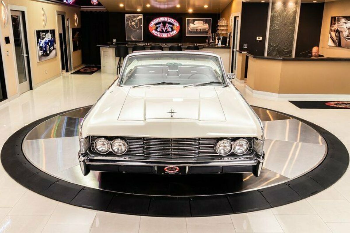 1965 Lincoln Continental Convertible - photo 9