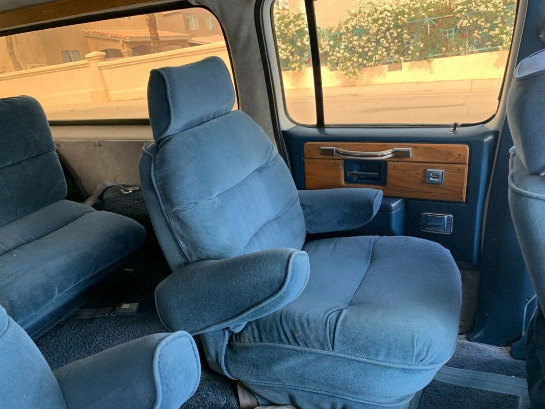 1988 GMC Suburban - photo 12