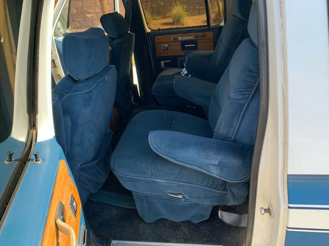 1988 GMC Suburban - photo 13