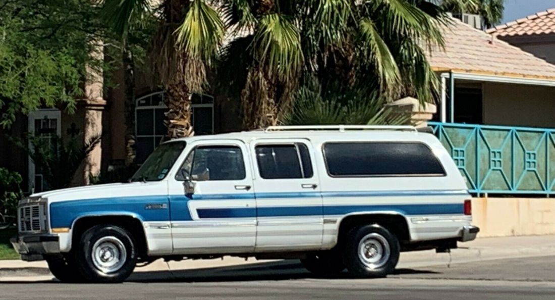 1988 GMC Suburban - photo 2