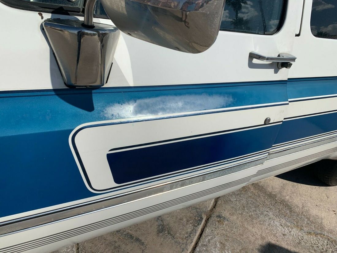 1988 GMC Suburban - photo 8