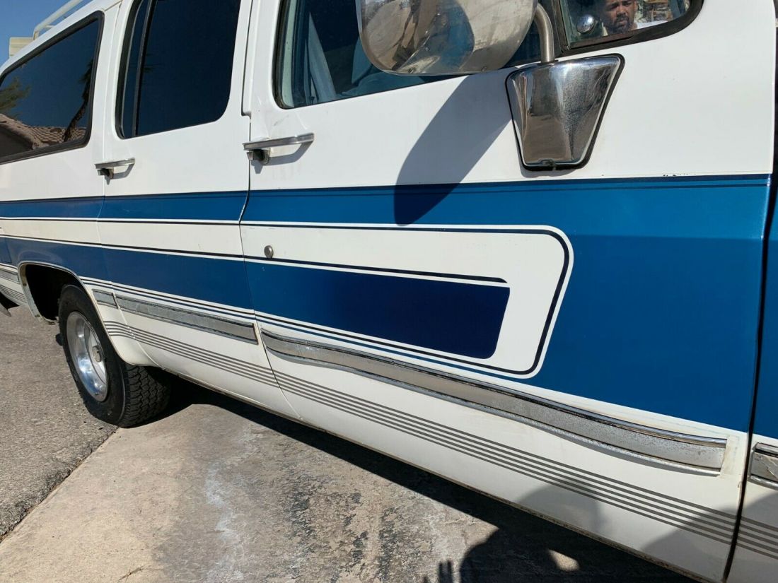 1988 GMC Suburban - photo 9