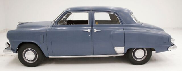 1949 Studebaker Champion Regal Deluxe Sedan - photo 2