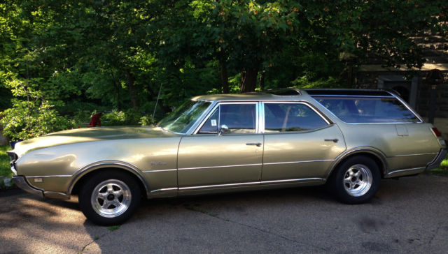 1969 Oldsmobile Custom Cruiser - photo 2