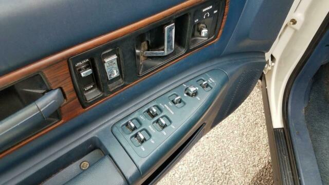 1992 Oldsmobile Custom Cruiser -- - photo 8