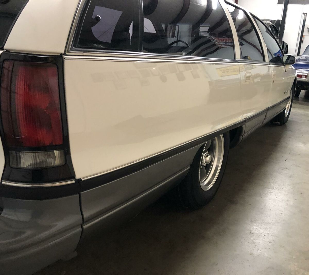 1992 Oldsmobile Custom Cruiser - photo 6