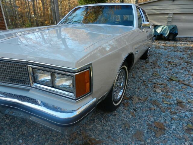 1984 Oldsmobile Ninety-Eight REGENCY BROUGHAM - photo 4