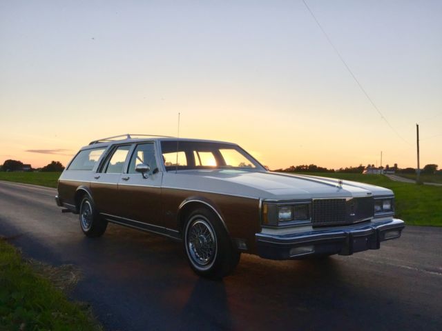 1988 Oldsmobile Custom Cruiser - photo 3