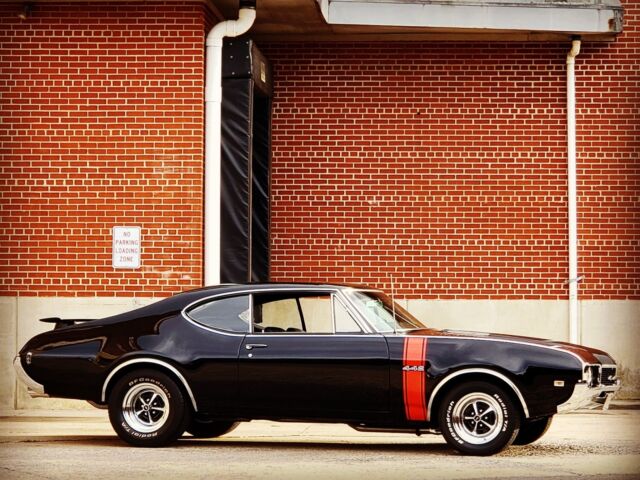 1968 Oldsmobile Cutlass 442 Holiday Sport Coupe - photo 3