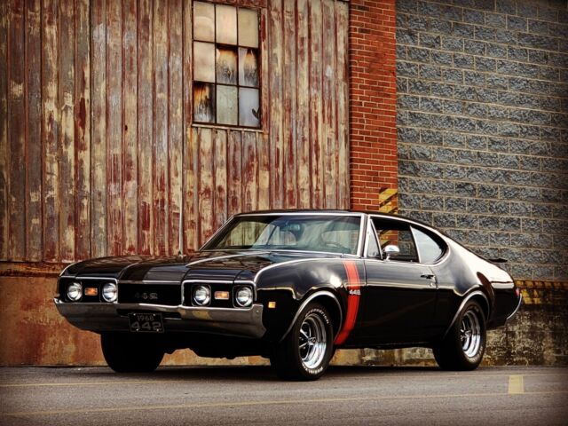 1968 Oldsmobile Cutlass 442 Holiday Sport Coupe - photo 4