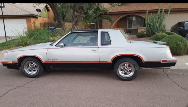 Oldsmobile Cutlass SHIPPING INCLUDED 1984 Oldsmobile Cutlass Hurst