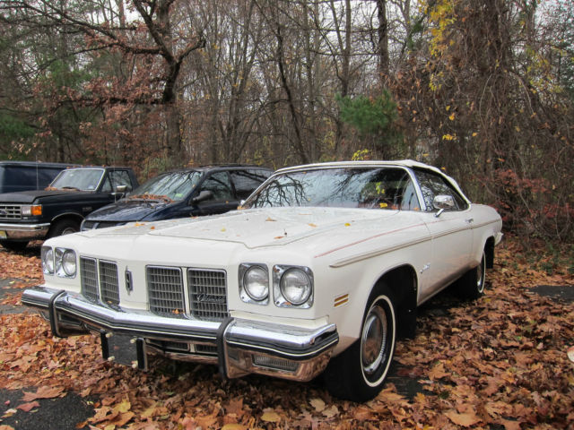 OLDSMOBILE DELTA 88 CONVERTIBLE 1975 WHITE RED INTERIOR 47K MILES! VERY NICE CAR 1975 Oldsmobile Eighty-Eight Delta