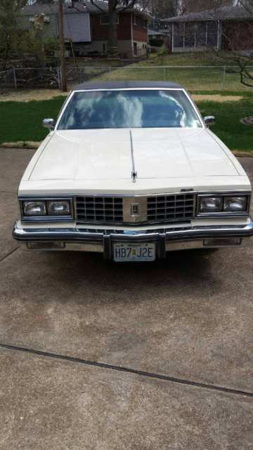 1985 Oldsmobile Other Maroon Brougham roof