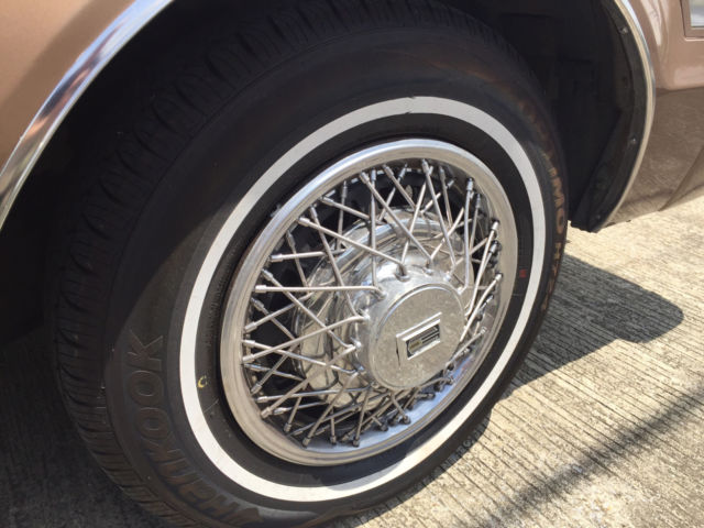 1981 Oldsmobile Toronado Brougham Coupe 2-Door - photo 10