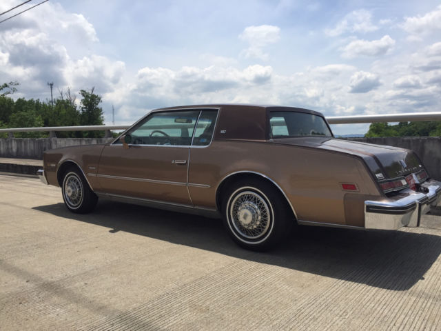 1981 Oldsmobile Toronado Brougham Coupe 2-Door - photo 2
