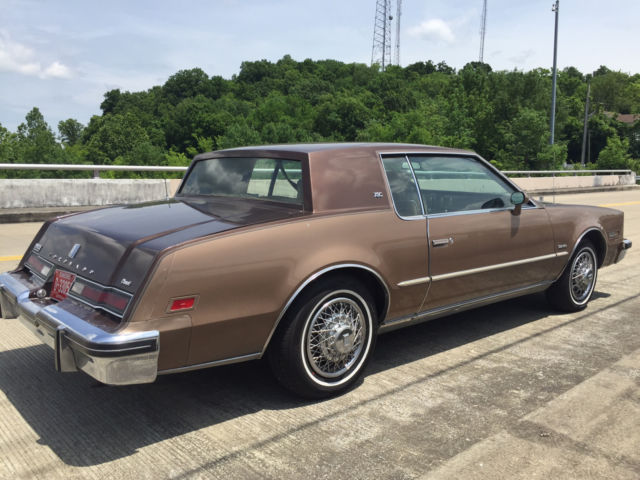 1981 Oldsmobile Toronado Brougham Coupe 2-Door - photo 4