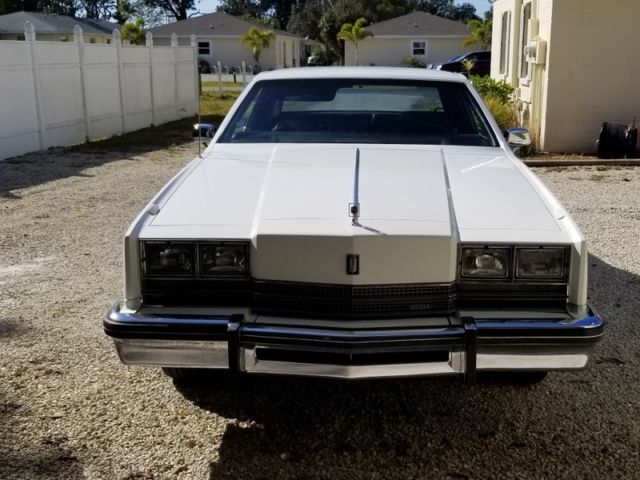 1985 Oldsmobile Toronado 2 Door Landau - photo 4