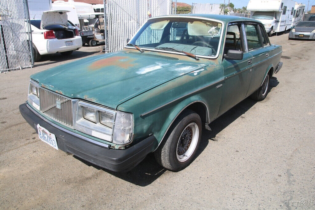 1983 Volvo 240 - photo 2