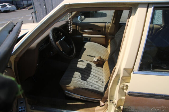 1986 Oldsmobile Custom Cruiser - photo 11