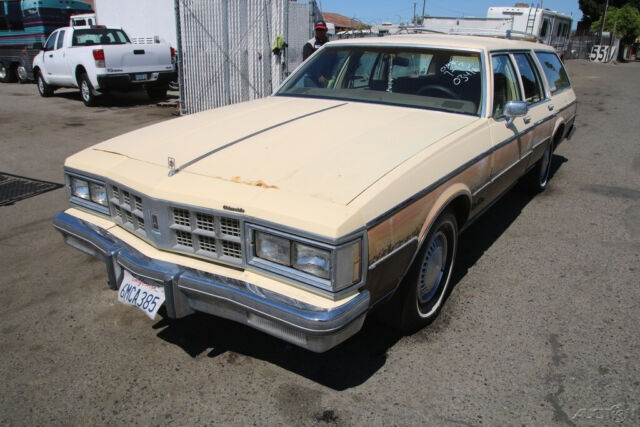 1986 Oldsmobile Custom Cruiser - photo 2