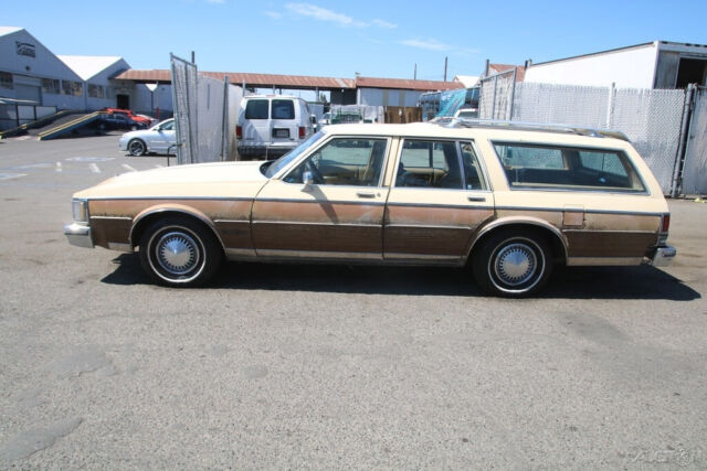 1986 Oldsmobile Custom Cruiser - photo 3