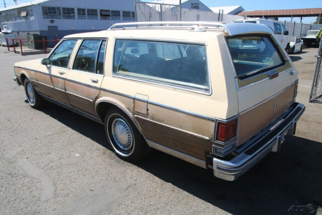 1986 Oldsmobile Custom Cruiser - photo 4