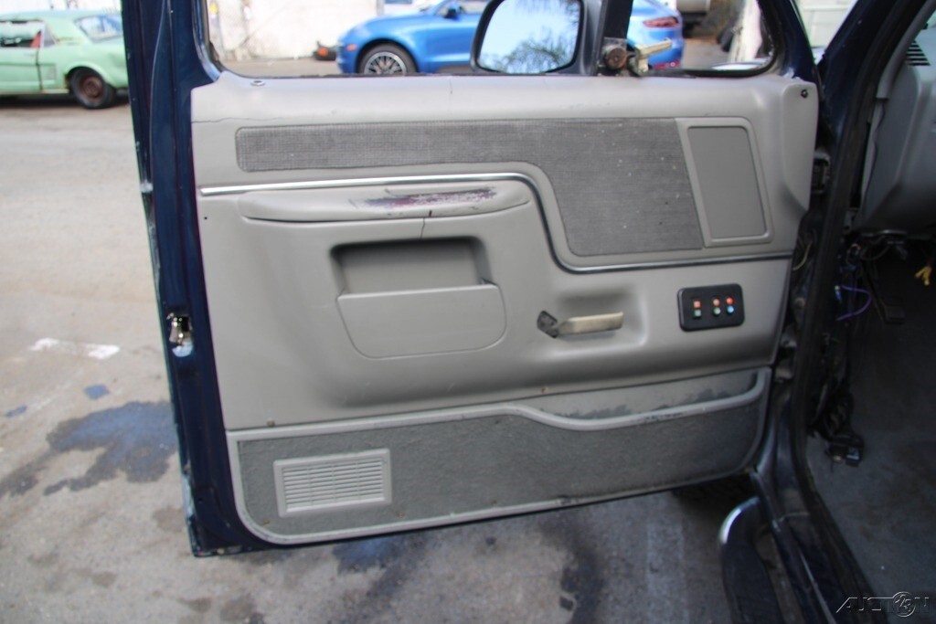1990 Ford Bronco XLT - photo 11