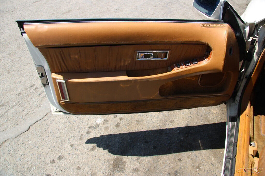 1991 Chrysler Town & Country - photo 10