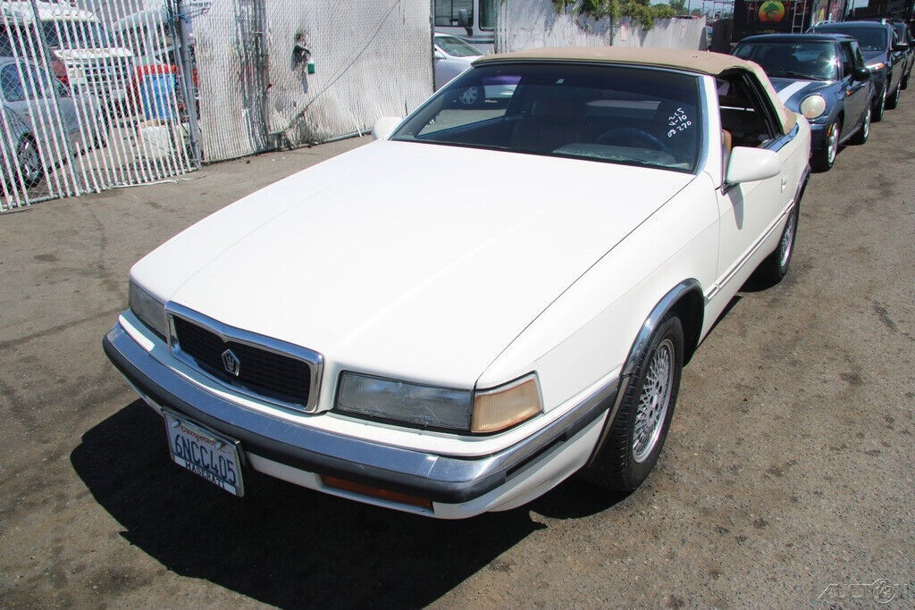 1991 Chrysler Town & Country - photo 2