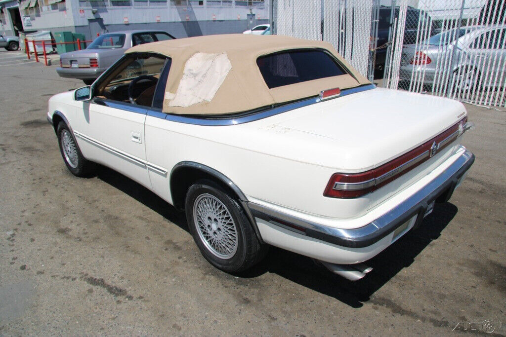 1991 Chrysler Town & Country - photo 4