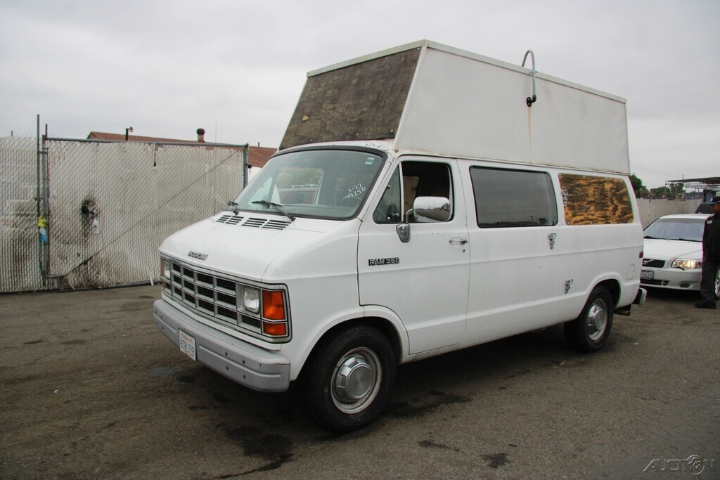 1991 Dodge Ram Van - photo 2