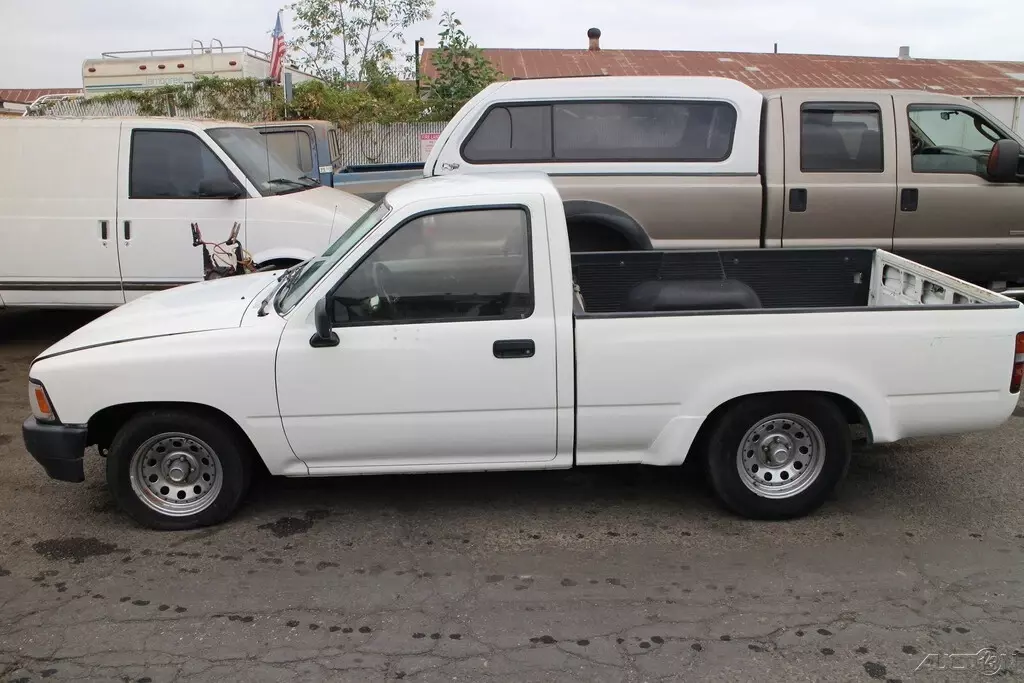 1992 Toyota Pickup - photo 2