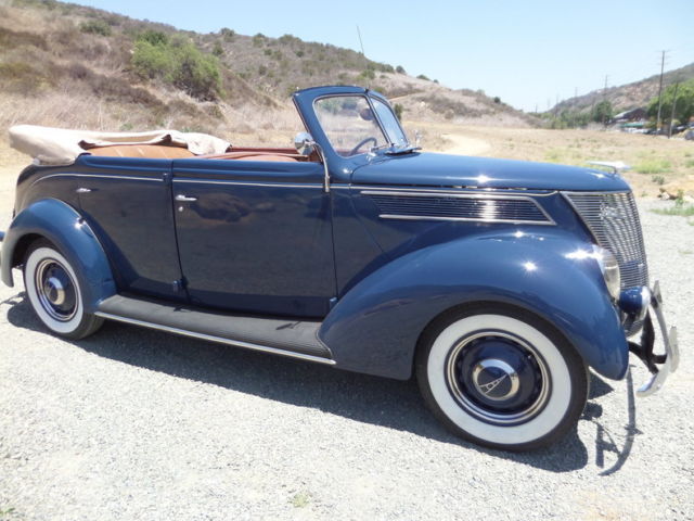 1937 Ford Deluxe Convertible Sedan - photo 3