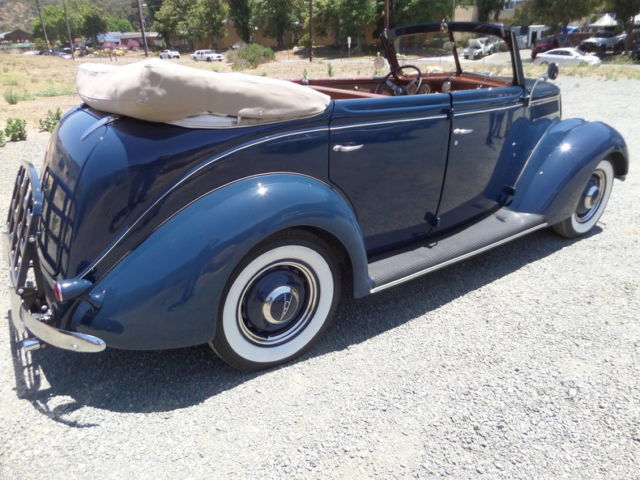 1937 Ford Deluxe Convertible Sedan - photo 4