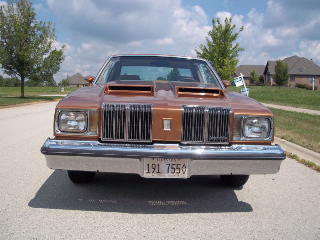 One of a Kind 1979 Cutlass Supreme,owned and built by GM master mechanic 1979 Oldsmobile Cutlass Pillow top cloth 60/40 seating