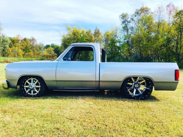 1991 Dodge Ram 2500 loaded - photo 2